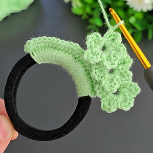 236K views · 4.3K reactions | So Beautiful And So Easy殺Super easy hair clip crochet model how to heir clip. | Crochet knitting love | Facebook