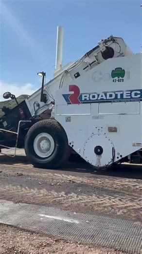 AsphaltPro Magazine on Instagram: "Show what you know! Why use a shuttle buggy to load the mix into the asphalt paver? Share your thoughts in the comments 👇"