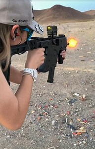 Leaning How to Shoot Full Auto Kriss Vector in 1 Minute #gun #machinegun #krissvector #9mm