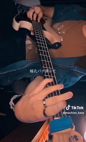 銃の悪魔に契約したベース演奏