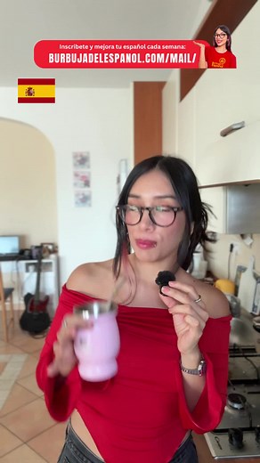 🗣️ ¡Practica español con una conversación simple! Una de las mejores formas de aprender español es practicando con palabras que ya conoces. Los colores son perfectos para empezar a hablar sin miedo. 🎨 Yo digo: 🔴 rojo Tú dices: 🔵 azul ¡Así de fácil es empezar una conversación en español! No necesitas frases largas ni vocabulario difícil. Una sola palabra ya es comunicación. 💬 🧠 ¿Por qué practicar así? Reduce el miedo a hablar 😌 Activa tu memoria de forma natural 🧩 Te acostumbras al ritmo