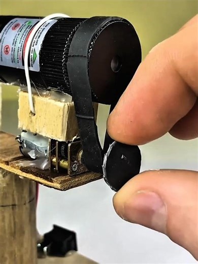 DIY Laser Light Using DC Motor | Super Cool Experiment. #LaserLight #TechShorts #ScienceExperiment