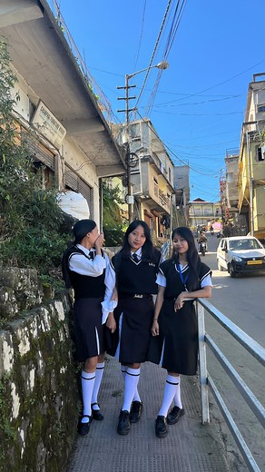 Tiffany on Instagram: "Enzoi ve lawm 😂😂#fypシ❤️💞❤️ #friends #student"