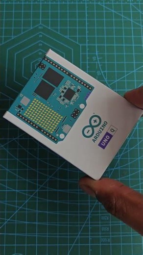 Unboxing Arduino Uno Q