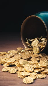 Every major gold rally writes the same story — silver follows, but faster. Gold is holding strong near $4,000, while silver sits just below $50… quietly loading up power. This is the window smart stackers wait for — before silver begins its catch-up run. Gold sets the tone. Silver amplifies the move. ⚡ Start stacking smart — grab bars, junk silver, and trusted coins close to spot at PeerMetals #SilverStacking #GoldVsSilver #SilverPrice #InvestInSilver #GoldAndSilver #SilverBullion #SilverInvesti