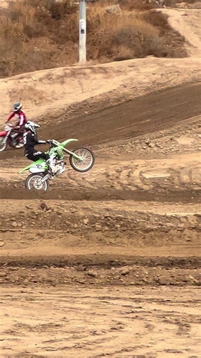 coulda got a better angle but “no spectators on the track” 😒 wheelie was clean tho