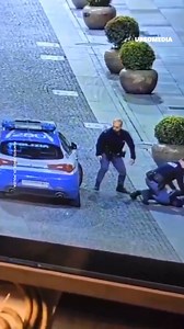 273K views · 3.2K reactions |  Cet homme pensait qu'il pouvait faire tout ce qu'il voulait dans la rue et réagir ainsi . Mais il n'aurait jamais pu imaginer qui sortirait du véhicule pour lui donner une leçon de vie . | Cracks du sport | Facebook