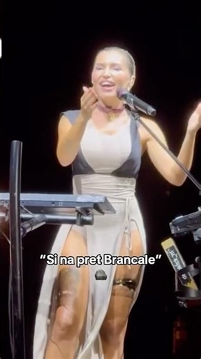 URLANO “SI NA PRET” A SERENA BRANCALE #seranabrancale #risate #napoli #perte #fyp #sinapret #concert