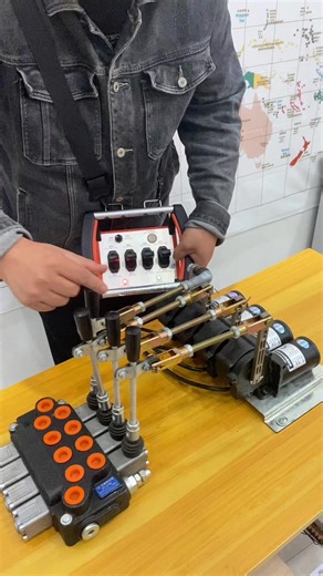 12/24V wireless proportional remote controller, 4-way wireless remote controller, 5-lever wireless proportional remote controller, 6-channel wireless proportional remote controller, 7-way wireless proportional meters.#crane #cranetruck #cranes #craneoperator #cranelove #cranework #cranelife #cranesafety #craneindia #driver #reels #viralreels #tata #hitachi #ashokleyland #volvo #volvotrucks #icb #Fassi #Palfinger #HMF #Effer #PM #UNIC #transport #hydraulic #vinc #kren #remotecontrolcraneoperator 