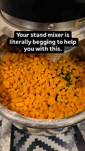 Yes, you can make sourdough in your stand mixer—and you can mix in all your inclusions too 🙌 If you’re after dough that’s evenly mixed and inclusions that are perfectly distributed (cheese, jalapeños, herbs—whatever you love), this method is a game changer. Plus, it keeps the mess off your hands. Here’s how I do it in my KitchenAid Pro: 1. Mix flour water on low-medium speed (about 3 min) for autolyse 2. Rest 30 min 3. Add starter salt, mix 5 min on low-medium 4. Rest 30 min 5. Add inclusions, 