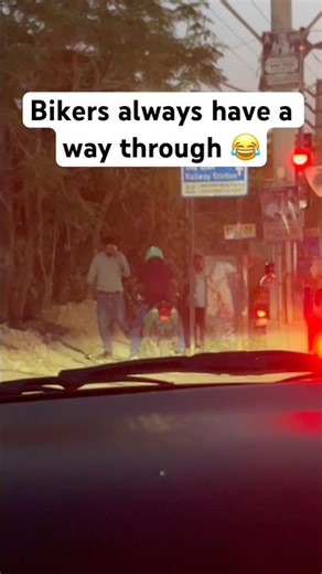 How to escape a red light tutorial #biker #trafficjam #lol
