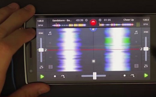 使用安卓手机一加演奏DJ打碟 软件:djay 2