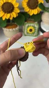 Sunflower Granny Square Crochet Pattern #crochet #grannysquare #sunflowercrochet #crochetpattern