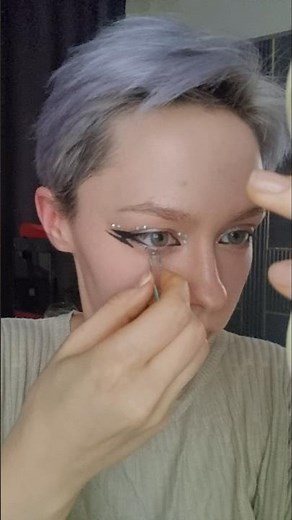 Chameleon makeup tutorial with gems