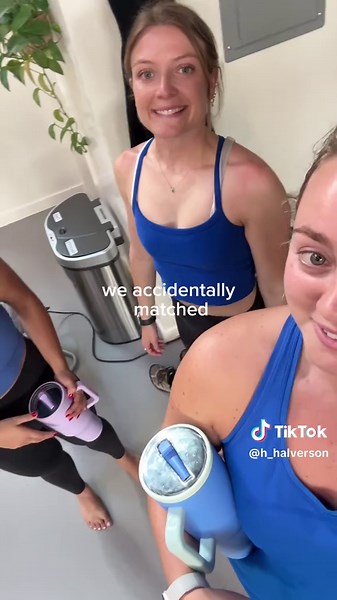 highly recommend intro to silks 🤸‍♀️ (we did not match on purpose) #aerialyoga #silks #sf @PEEJA