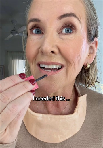 Makeup-Free Fashion with Collar Up Co. and Mecca Lipstick