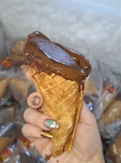 Hermaneando con mi hermanita (MAYOR Y DETAL). Al Mayor es a Partir de 10$: BCV Barquillon (Charlotte 15cm): 1.67$ (1.84$ Detal) Barquillon (Ice-Tropic 17cm): 1.73$ (1.57$ Detal) Barquilla Venetiola: 1.20$ (1.32$ Detal) Barquilla Tropi-cono (Ice-Tropic) P: 0.86$ (0.95$ Detal) Pastelado (La Charlotte-ice): 1.42$ (1.57$ Detal) Pastelado (Ice-Tropic)= 1.23$ (1.36$ Detal) Tinita Premium: 0.73$ (0.80$ Detal) Bati-Bati: 0.73$ (0.80$ Detal) Sándwich: 0.93$ (1.00$ Detal) Paleta Cítrica: 0.29$ (0.32$ Deta