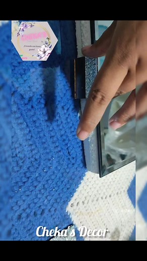 4.6K views · 68 reactions | 2 parte bandeja decorativa de espejo paso a paso. #chekasdecor #reelsviralシfb #viralreels #fypシ #reelschallenge #foryouシ #decor #fyp #tendencias #espejos #manualidades #tutorial #espejosdecorativos #diy #pasoapaso | Cheka's Decor | Facebook