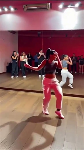 Superstylin’ dance ❤️😎🔥 #goodvibes #dancemusic #dancer #sarro #eletronica #techhouse #shuffle #rave