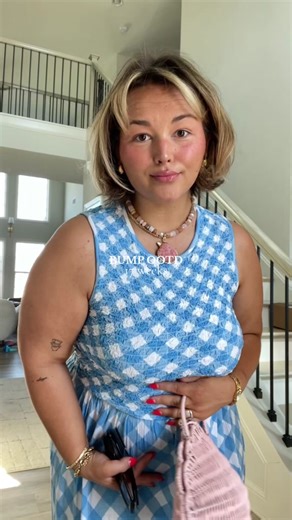 Stylish Pregnancy Outfits for Summer at the Lake