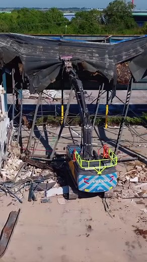 47K views · 760 reactions | Two Collins Demolition Volvo EC380s working together, one with demolition shears and the other a selector grab. The EC380E with the shears can also be configured for high reach demolition with its tilting cab. #demoltion #construction #collinsdemolition #collinsearthworks #excavator #highreachdemolition #heavyequipment #volvoce #volvoemea #volvoce_emea | Collins Earthworks Ltd | Facebook