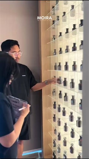 Valentine kali ini pengin ngedate yang beda? Bukan cuma makan, nonton, terus pulang 😌 Di DIY Perfume Library, kamu & pasangan bisa ngabisin waktu bareng dengan racik parfum 🧴🤍 Ada Promo Valentine Special dari 1,5 juta turun jadi 598 ribu untuk 2 orang ✨ Selama 90 menit, kalian bebas racik parfum, pilih aroma favorit, bahkan bikinin wangi khusus buat pasangan 💕 Bonusnya, kalian juga dapet personal trait yang ngebahas karakter dan rekomendasi aroma paling cocok buat kalian berdua 🌸 📅 Berlaku