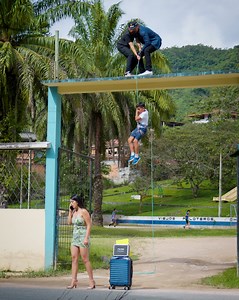 1.8M views · 32K reactions | Mujer fue sorprendida de esta manera al querer llevarse lo más valioso para ella | Valentina Reflexiones | Facebook