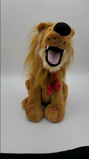 Animatronic Lion sings and sways "the Lion sleeps tonight"