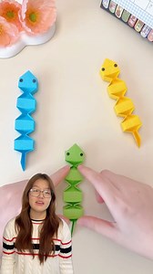 3.3M views · 21K reactions |  ¡Haz esta serpiente de origami que se lanza! Juega, crea y diviértete #origami #manualidades #niñosano | Imágenes del Universo | Facebook