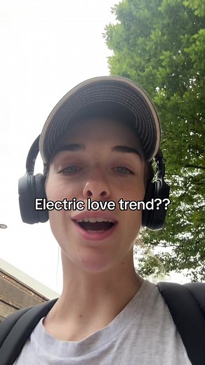Electric Love Kiss Trend Explained
