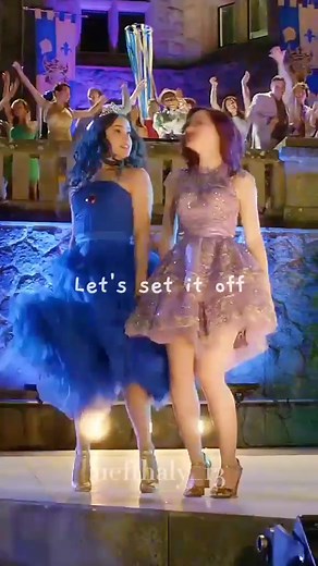 Set It Off! Descendants Dove Cameron Cameron Boyce Sofia Carson Booboo Stewart Mitchell Hope