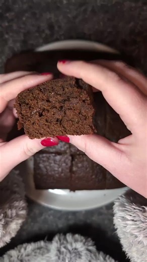 Gingerbread cake 🧡 Follow along for the Christmas bake series ✨⛄🎄 1. Heat 250g margarine, 250g dark muscovado sugar and 120g black treacle, in a pan and mix until smooth 2. In a large bowl mid 375g plain flour, 5tsp ground ginger and 2tsp ground cinnamon 3. Pour in the treacle mix and stir until smooth 4. Add 2 beaten eggs and approx. 2tsps grated ginger 5. Warm 300ml milk gently and add 2tsp bicarbonate of soda and let it foam a little 6. Stir milk into cake mix and mix to combine 7. Bake for