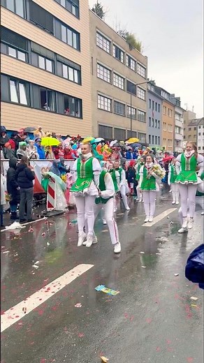 Wie viel kostet ein Cheerleader? | koeln karneval 2026 #cologne #carnival #alaafinoyo