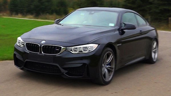 BMW M4 in Action REVIEW Acceleration Onboard Sound Kickdown Autobahn F82 Turbo M3