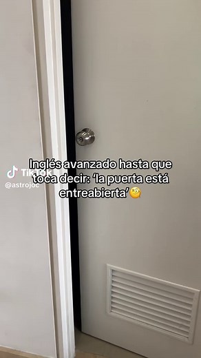 Cómo decir “la puerta está entreabierta” en inglés
