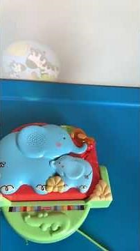 Fisher price luv u zoo crib n go projector