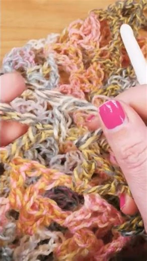 Crochet | Triangular Shawl with a V-Shape and Center Bow | Simple Instructions