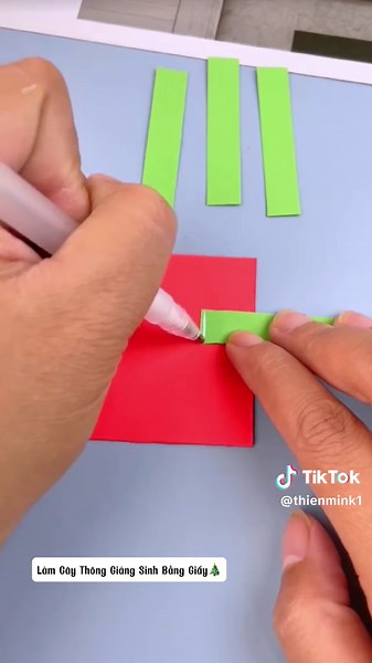 Làm Cây Thông Noel Bằng Giấy - Hướng Dẫn Tạo Trang Trí Giáng Sinh