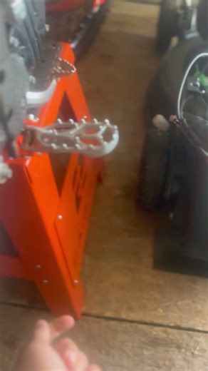 Pushing 81 gaping ultra bee