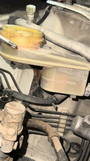 Brake Oil Level Checking Guide #brake #oil #level #checking #guide #brakeoil #brakefluid