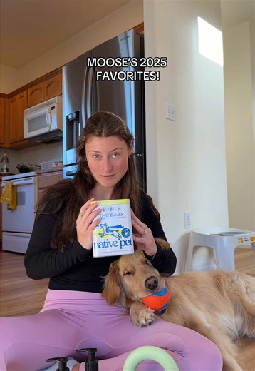 Moose’s tried and tested 2025 favorites! Let me know what else you want me to link, we have so many recommendations! 💗 #2025favorites #fyp #productreview #golden #dogtok @The Deluxe Pup - TDP @Native Pet @earthrated @Polkadog @Fi Smart Dog Collar @Kiehl’s Canada @wellFURst @Chuckit Fetch Games @PetLab Co.
