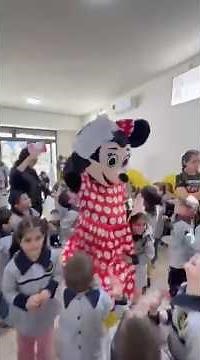Bubble Show Dance with Minnie Mouse Full of bubbles,dancing,&happy kids.Subscribe for more #shorts