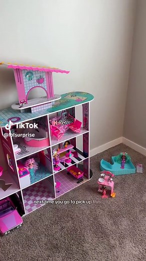 All the little accessories are so adorable that we can't look away! 🥺🍟💕 The L.O.L. Surprise! Tweens Mermaids are definitely living their best life in there! 🧜‍♀️ #LOLTweens #mermaids