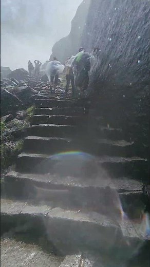 Hiking the Yosemite mist trail below Vernal Falls