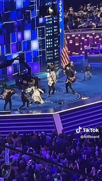@John Legend and Sheila E perform “Let’s Go Crazy” as part of their Prince tribute at the 2024 DNC ☔️ #johnlegend #dnc #prince #letsgocrazy #sheilae #kamalaharris