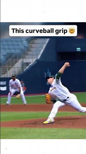 This curveball grip technique is absolutely insane...🔥