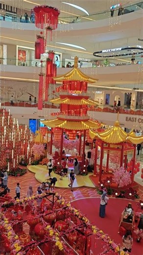 Check out IOI City Mall in Putrajaya, dressed in vibrant red to welcome the Year of the Horse! 🧧