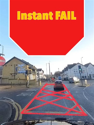 Yellow Junction Boxes can easily be an INSTATNT FAIL. ALWAYS make sure you have a clear exit before entering the yellow junction box! Not only will you FAIL your test but soon Southend will start fining drivers for stopping in junction boxes. You have been warned. Subscribe and turn on notifications for DAILY hints, tips and Southend Test Routes. #DrivingTips #LearnToDrive #DrivingInstructor #LearnerDriver #Southend