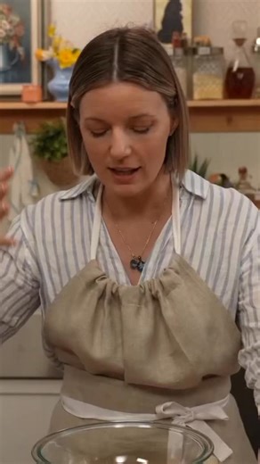 Want know how to make biscuits but you are not into kneading, rolling and cutting? No problem, just make drop biscuits instead! Buttermilk Drop Biscuits 2 cups AP flour 1 1/2 teaspoons baking powder 3/4 teaspoon baking soda 1 tablespoon granulated sugar 1 teaspoon kosher salt 1 cup cold buttermilk 1/2 cup melted butter Egg (optional) Method: Preheat the oven to 450 degrees F. In a large bowl whisk together the flour, baking powder, baking soda, sugar and salt. Pour in the buttermilk and melted b