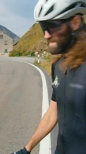 Check out how realistic downhill riding is on ROUVY! ⬇️ Thanks to the new corner braking feature, you can descend just like pro cyclist Safa Brian 🚴‍♂️💨 This new feature automatically adjusts your speed when entering and exiting corners, enhancing the real feel of downhill rides. 🤩 | ROUVY